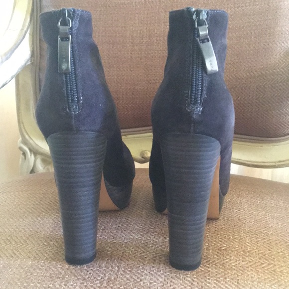 Shoes - Picture 3 of 4